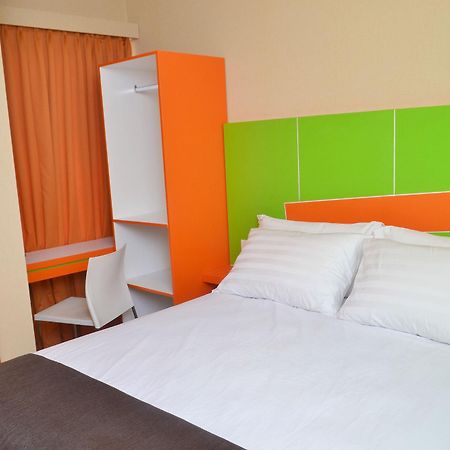 Titanium Express Homtel Otel Cakarta Dış mekan fotoğraf
