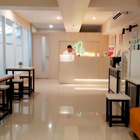 Titanium Express Homtel Otel Cakarta Dış mekan fotoğraf