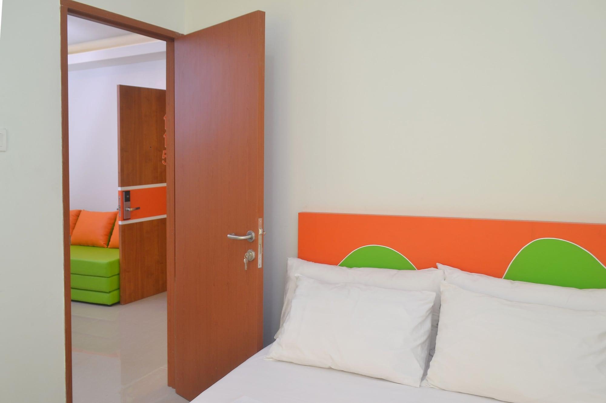 Titanium Express Homtel Otel Cakarta Dış mekan fotoğraf