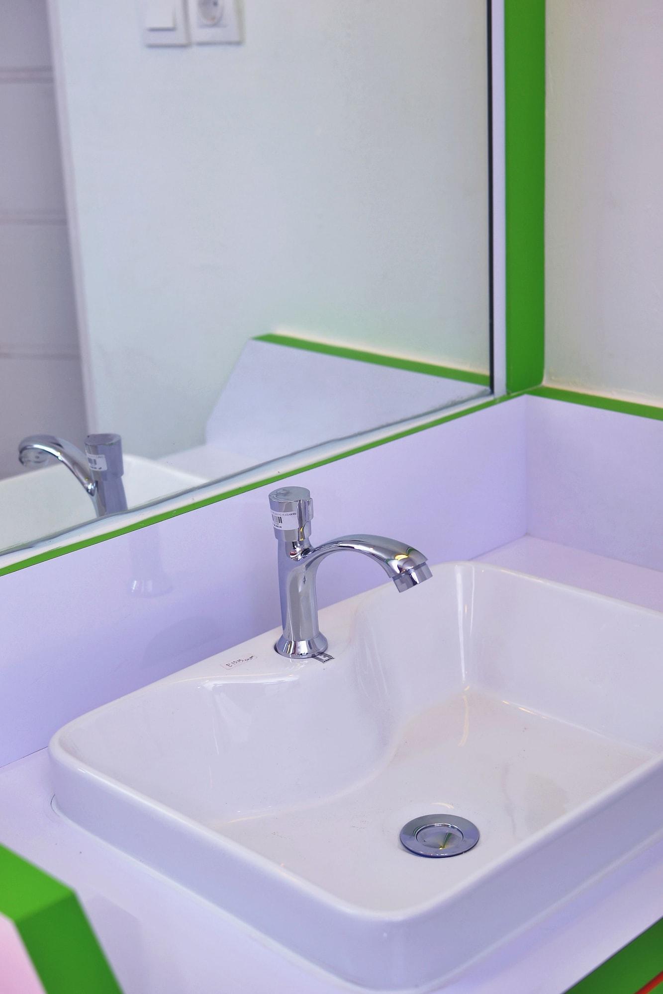 Titanium Express Homtel Otel Cakarta Dış mekan fotoğraf