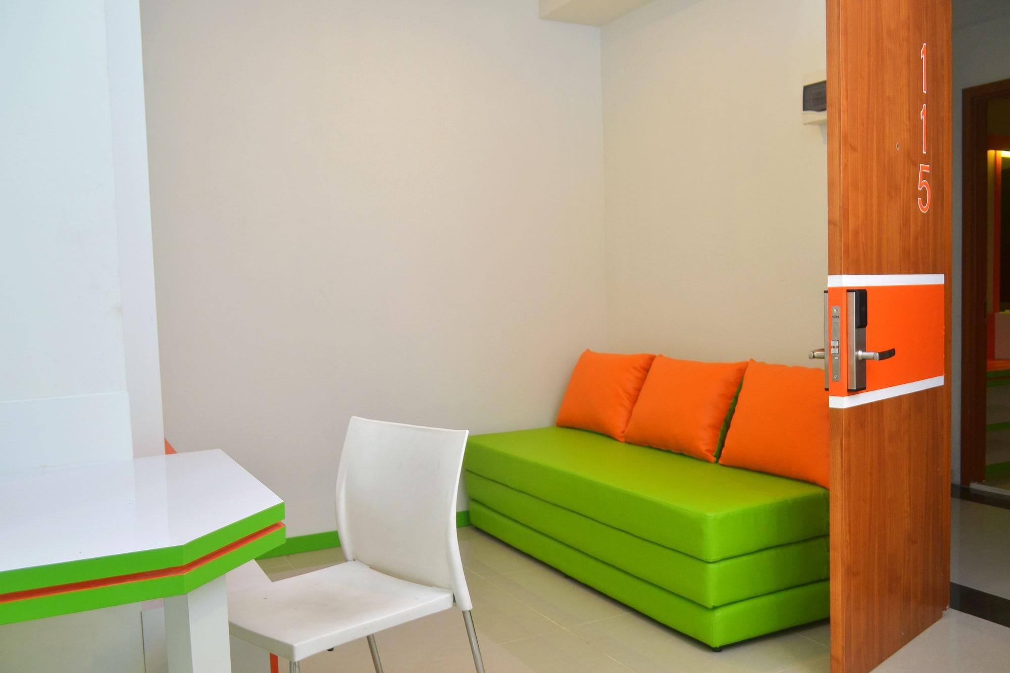 Titanium Express Homtel Otel Cakarta Dış mekan fotoğraf