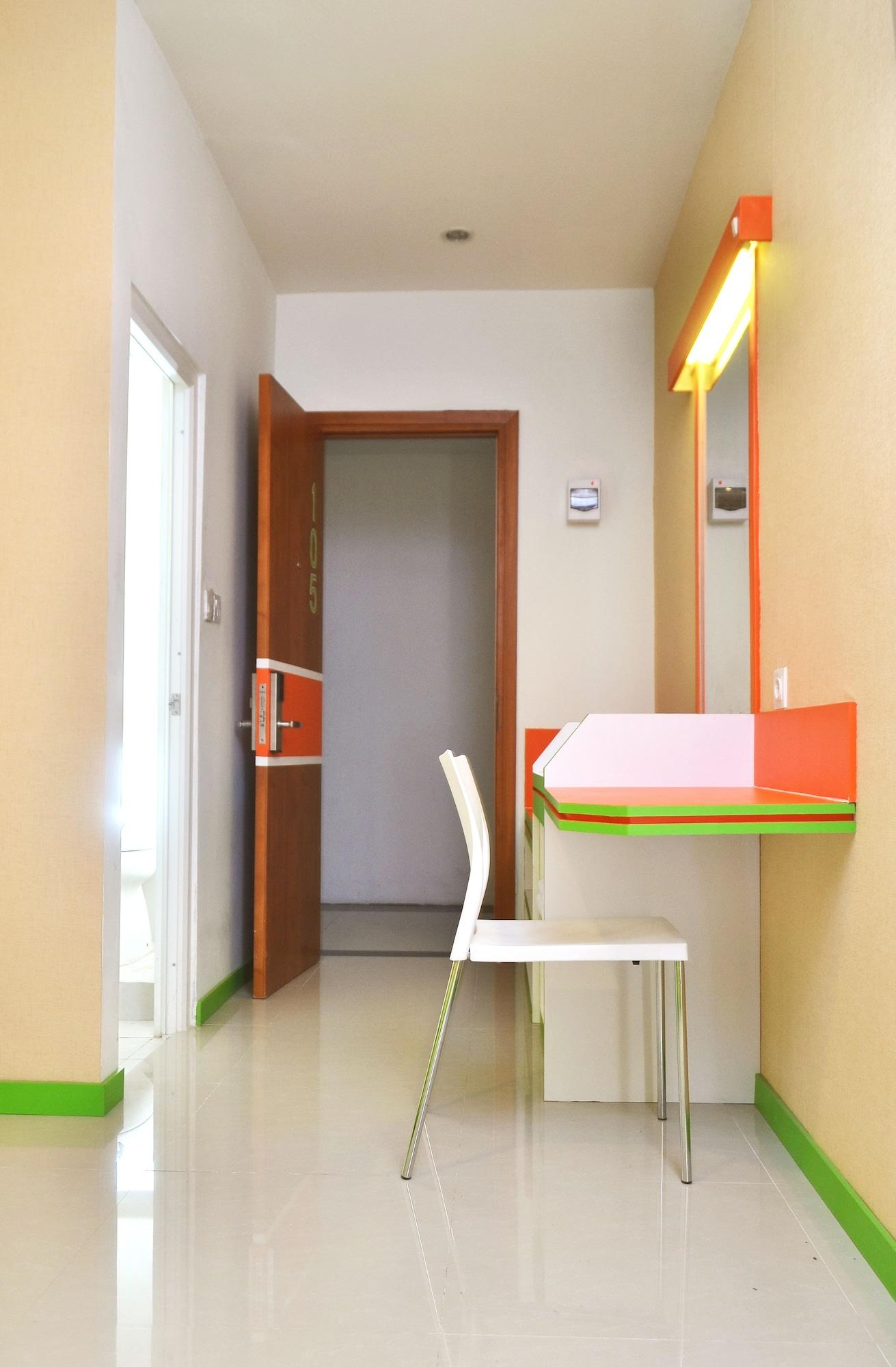 Titanium Express Homtel Otel Cakarta Dış mekan fotoğraf