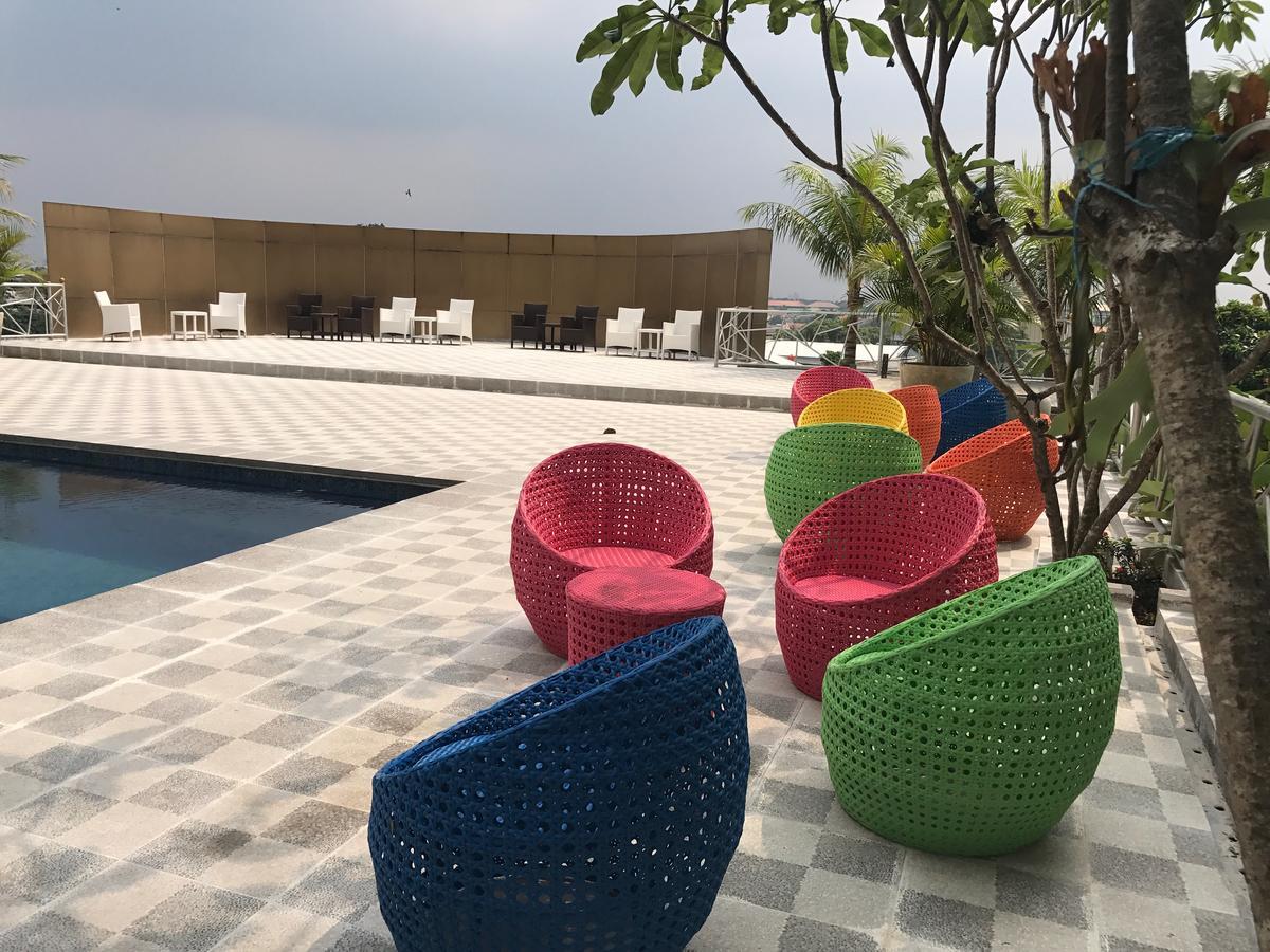 Titanium Express Homtel Otel Cakarta Dış mekan fotoğraf