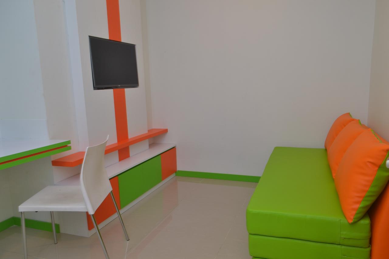 Titanium Express Homtel Otel Cakarta Dış mekan fotoğraf