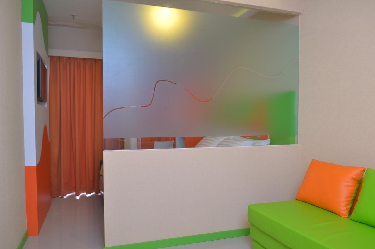 Titanium Express Homtel Otel Cakarta Dış mekan fotoğraf