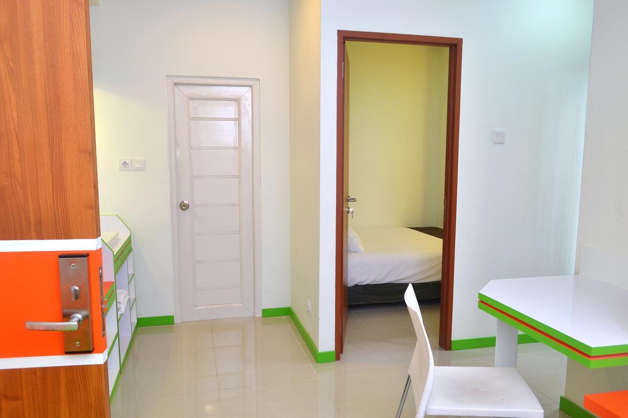 Titanium Express Homtel Otel Cakarta Dış mekan fotoğraf